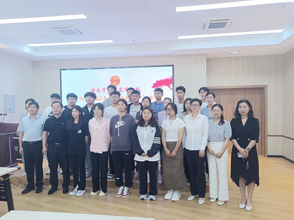 濟(jì)寧市任城區(qū)總工會開展了“金秋助學(xué)”活動